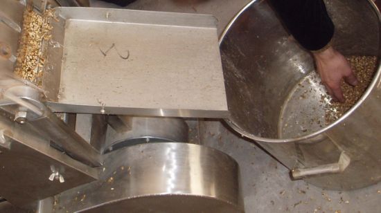 Automatic Herbs Cutting Machine (YJQ-200A)